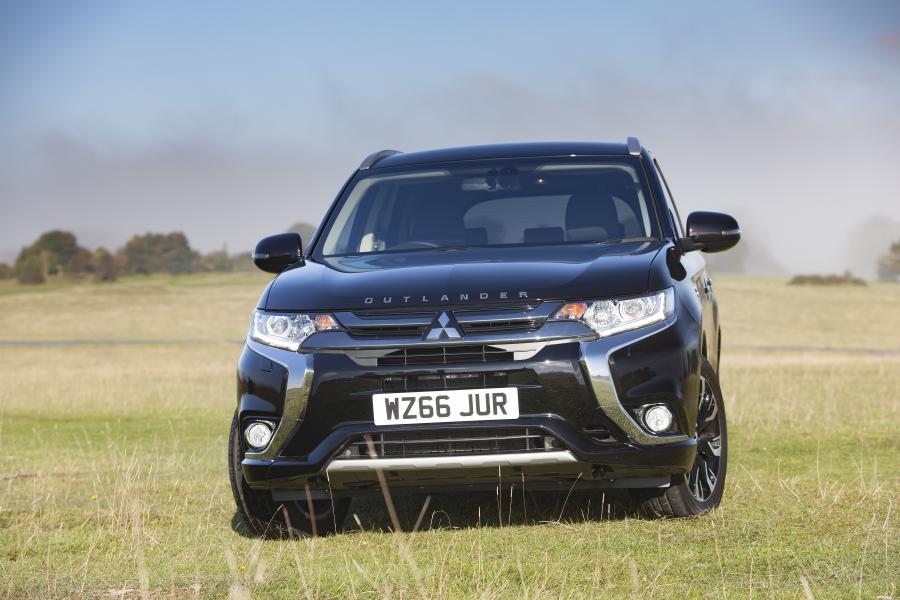  Mitsubishi Outlander PHEV Juro 2016 года  (UK) (фото 16 из 46)